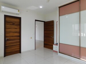 Room in 3 BHK Apartment at Jayabheri The Summit, Narsingi – for Rent