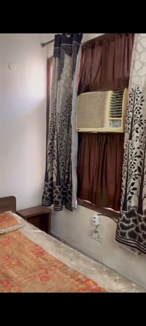 1 BHK Independent House For Rent in Sector 17