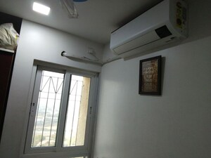 Room in 2 BHK Apartment at Dosti Oak, Balkum Pada – for Sale
