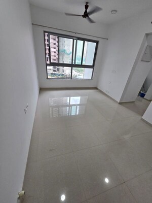 Room in 3 BHK Apartment at Kalpataru Immensa, Kolshet Road – for Rent