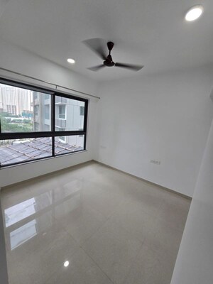 Room in 3 BHK Apartment at Kalpataru Immensa, Kolshet Road – for Rent