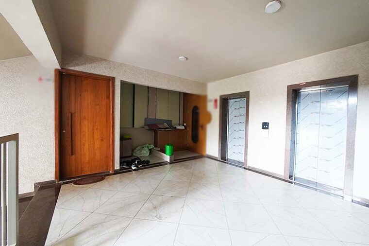 Room, vaishnodevi circle 3 Bedroom 142 Sq.Yd. Apartment In Vaishnodevi Circle Ahmedabad 10697430