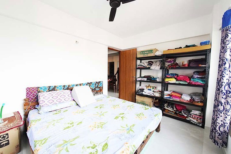 Bedroom, vaishnodevi circle 3 Bedroom 142 Sq.Yd. Apartment In Vaishnodevi Circle Ahmedabad 10697430