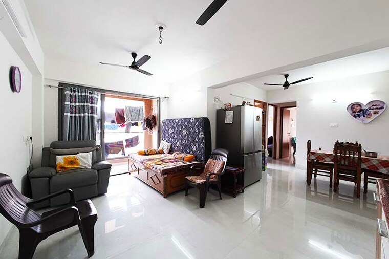 Living Room, vaishnodevi circle 3 Bedroom 142 Sq.Yd. Apartment In Vaishnodevi Circle Ahmedabad 10697430
