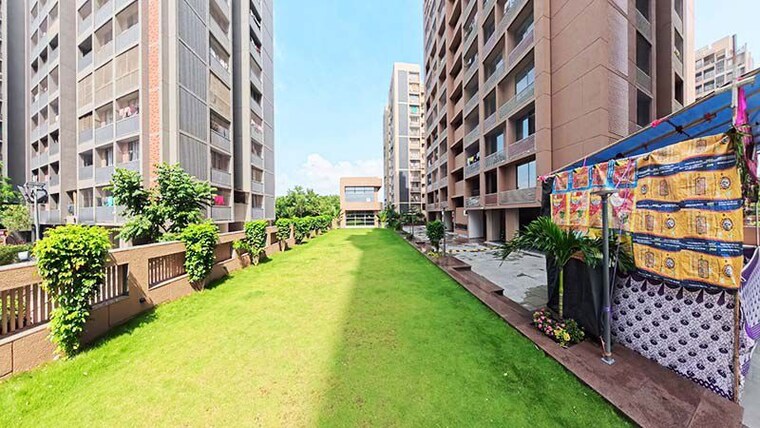 Exterior View, vaishnodevi circle 3 Bedroom 142 Sq.Yd. Apartment In Vaishnodevi Circle Ahmedabad 10697430