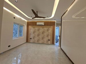 Room in 4 BHK Builder Floor at DLF Westend Heights, Sector 53 – for Rent