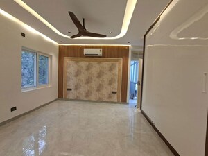 Room in 4 BHK Builder Floor at DLF Westend Heights, Sector 53 – for Rent