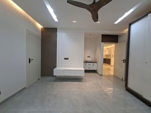 Room in 4 BHK Builder Floor at DLF Westend Heights, Sector 53 – for Rent