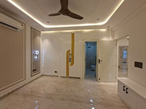 Building Lobby in 4 BHK Builder Floor at DLF Westend Heights, Sector 53 – for Rent