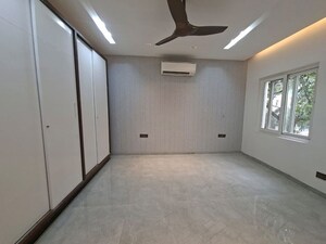 Room in 4 BHK Builder Floor at DLF Westend Heights, Sector 53 – for Rent