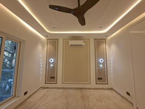 Room in 4 BHK Builder Floor at DLF Westend Heights, Sector 53 – for Rent