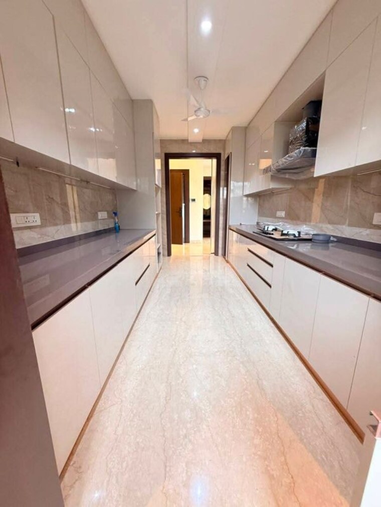 Kitchen, ireo-victory-valley 3 Bedroom 2527 Sq.Ft. Apartment In Sector 67 Gurgaon 10697511