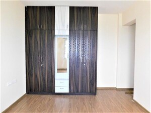 Room in 2.5 BHK Apartment at Prestige Misty Waters, Hebbal – for Rent