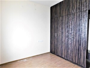 Room in 2.5 BHK Apartment at Prestige Misty Waters, Hebbal – for Rent