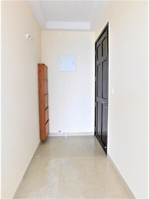 Room in 2.5 BHK Apartment at Prestige Misty Waters, Hebbal – for Rent