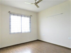 Room in 2.5 BHK Apartment at Prestige Misty Waters, Hebbal – for Rent