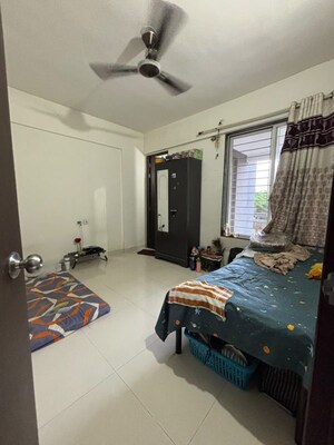 Bedroom in 3 BHK Apartment at Dahanukar Colony – for Rent
