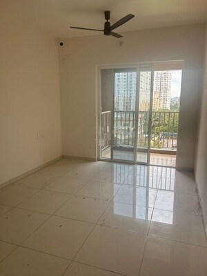 Room in 2 BHK Apartment at Godrej Green Vistas, Mahalunge – for Rent