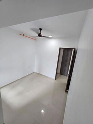 Room in 2 BHK Apartment at Kalpataru Immensa, Kolshet Road – for Rent