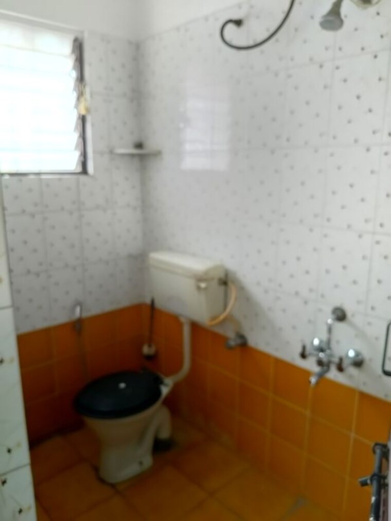 Bathroom, kothrud 2 Bedroom 850 Sq.Ft. Apartment In Kothrud Pune 10697460