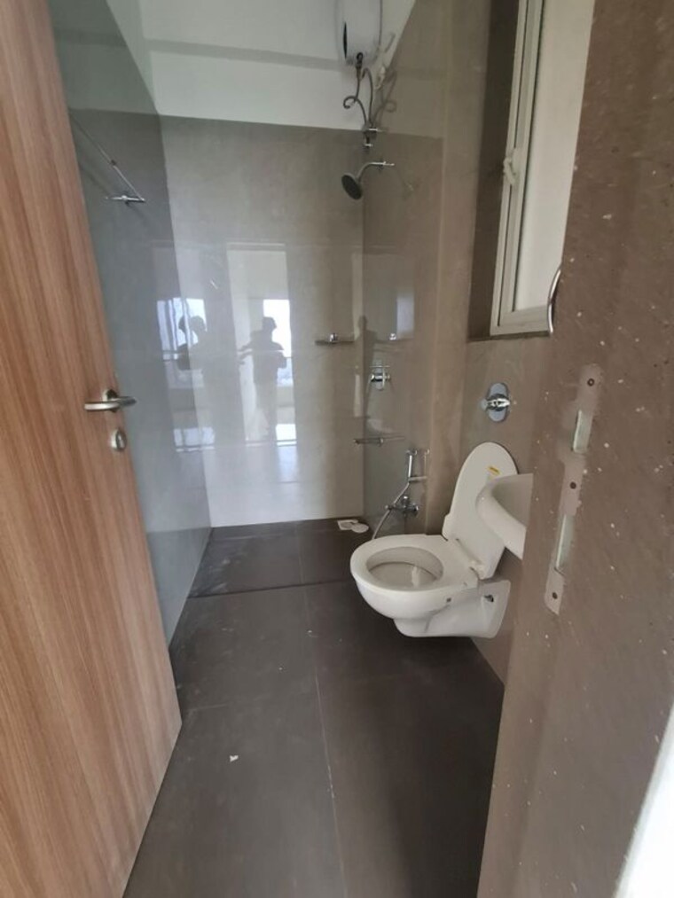 Bathroom, worli 2 Bedroom 600 Sq.Ft. Apartment In Worli Mumbai 10697592