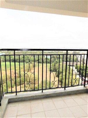 Room in 2.5 BHK Apartment at Prestige Misty Waters, Hebbal – for Rent