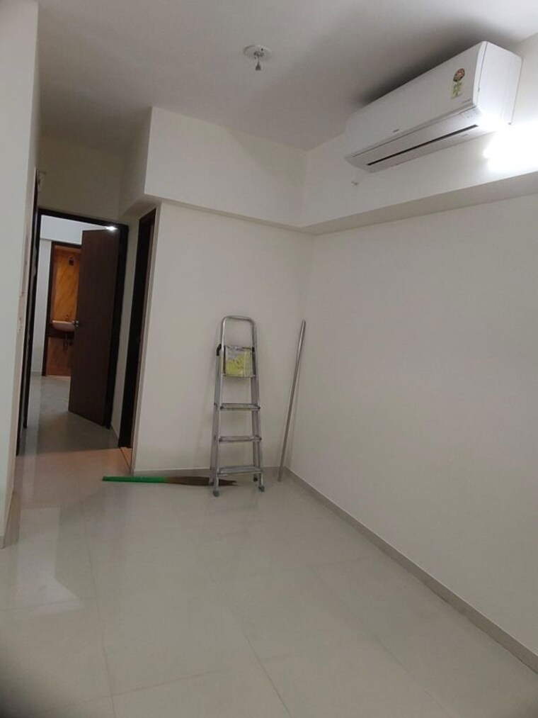 Room, lodha-crown-quality-homes 1 Bedroom 354 Sq.Ft. Apartment In Majiwada Thane 10697604