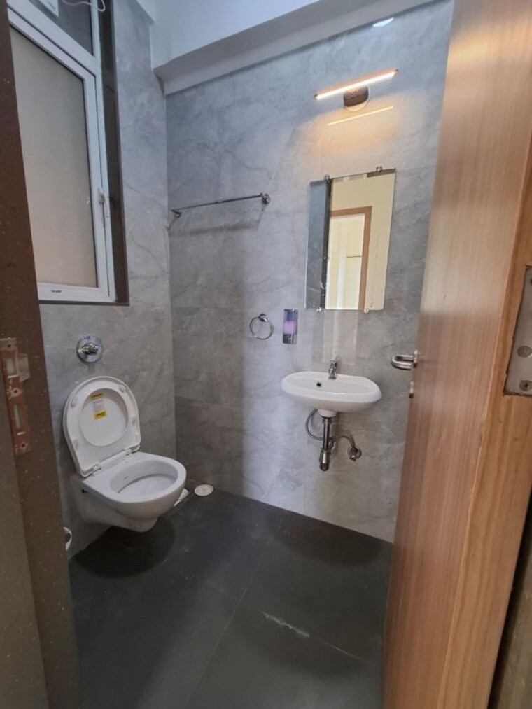 Bathroom, worli 2 Bedroom 600 Sq.Ft. Apartment In Worli Mumbai 10697641