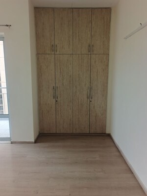 Room in 3.5 BHK Apartment at Ireo Uptown, Sector 66 – for Rent