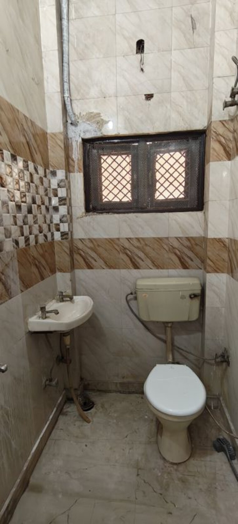 Bathroom, rohini sector 8 1 Bedroom 300 Sq.Ft. Builder Floor In Rohini Sector 8 Delhi 10697684