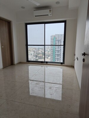 Room in 3 BHK Apartment at S Raheja Silver Rock, Bandra West – for Sale