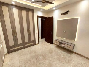 Room in 4 BHK Builder Floor at Vikas Puri – for Sale