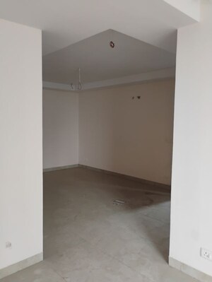 Room in 3 BHK Apartment at Gomti Nagar – for Sale