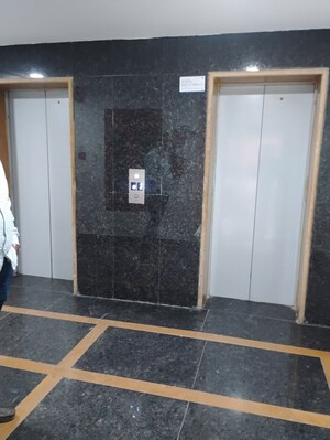 Lift in 3 BHK Apartment at Gomti Nagar – for Sale