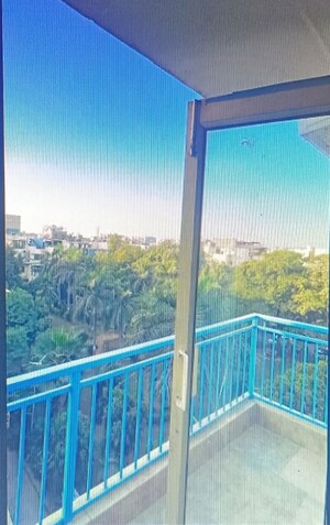 Swimming Pool in 1 RK Apartment at Vasant Kunj – for Rent