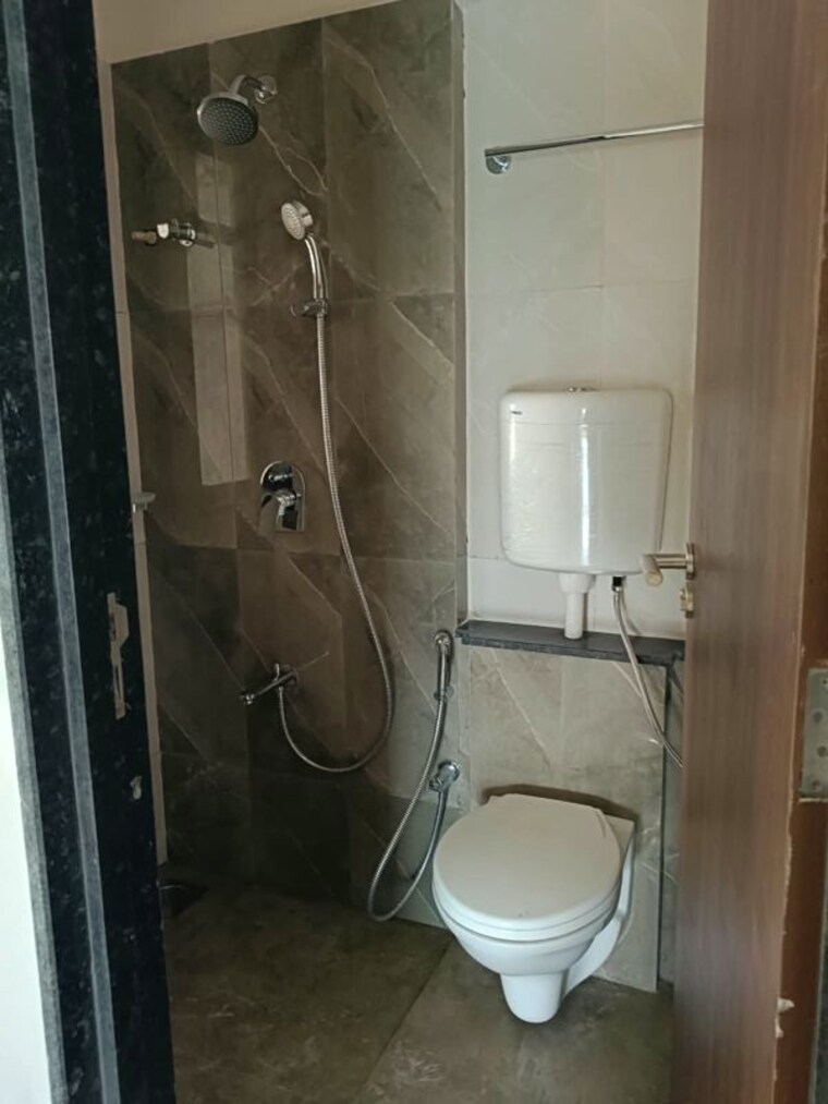 Bathroom, worli 2 Bedroom 500 Sq.Ft. Apartment In Worli Mumbai 10697790