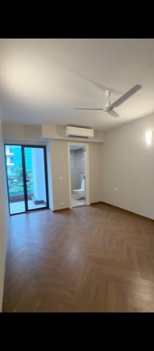 Room in 3.5 BHK Apartment at Signature Global City 63A, Sector 63a – for Rent