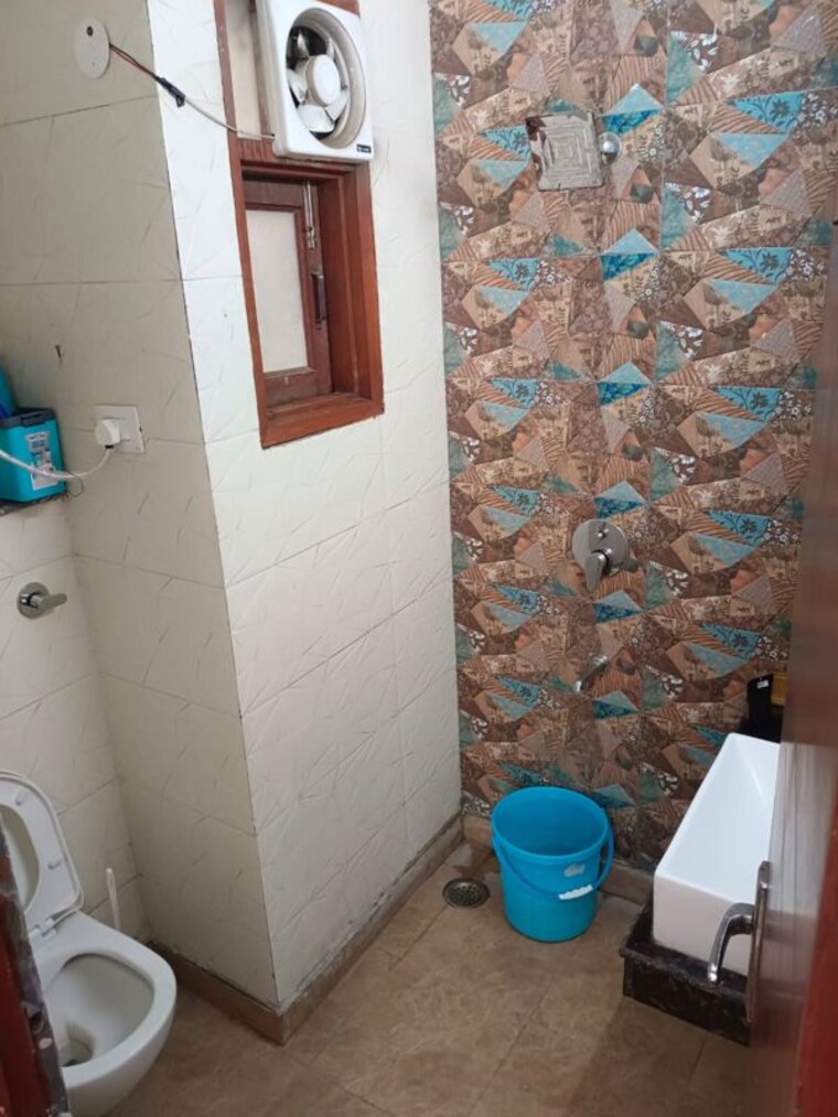 Bathroom, vasant kunj 3 Bedroom 1200 Sq.Ft. Apartment In Vasant Kunj Delhi 10697809