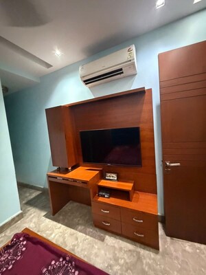 Furnished Amenities in 3 BHK Builder Floor at Shivalik Colony – for Rent
