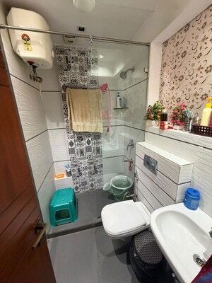 Team Area in 3 BHK Builder Floor at Shivalik Colony – for Rent