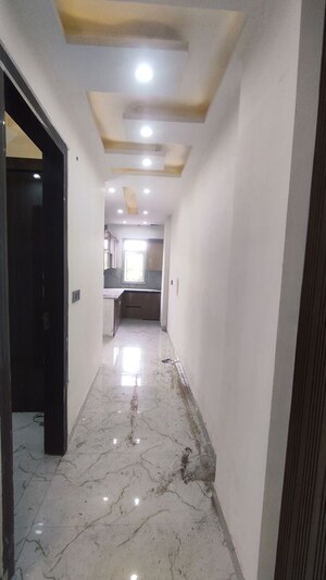Lobby in 3 BHK Builder Floor at Sector 73 – for Sale