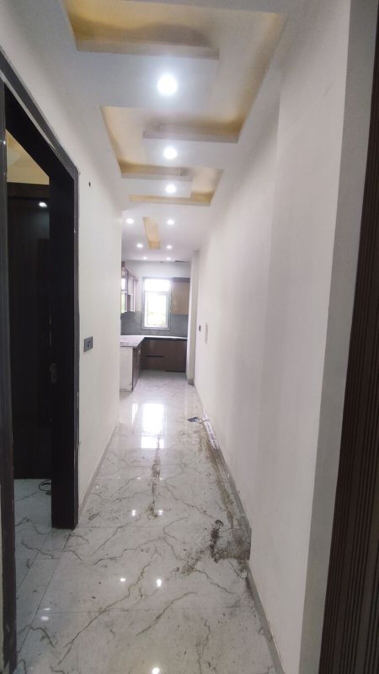 Lobby, sector 73 3 Bedroom 1300 Sq.Ft. Builder Floor In Sector 73 Noida 10697772