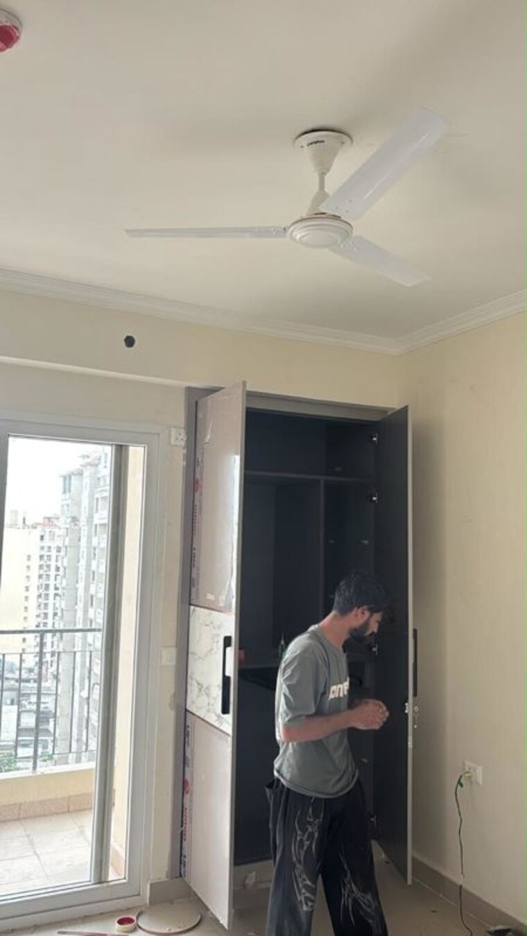 Room, sector 76 3 Bedroom 1700 Sq.Ft. Apartment In Sector 76 Noida 10697832