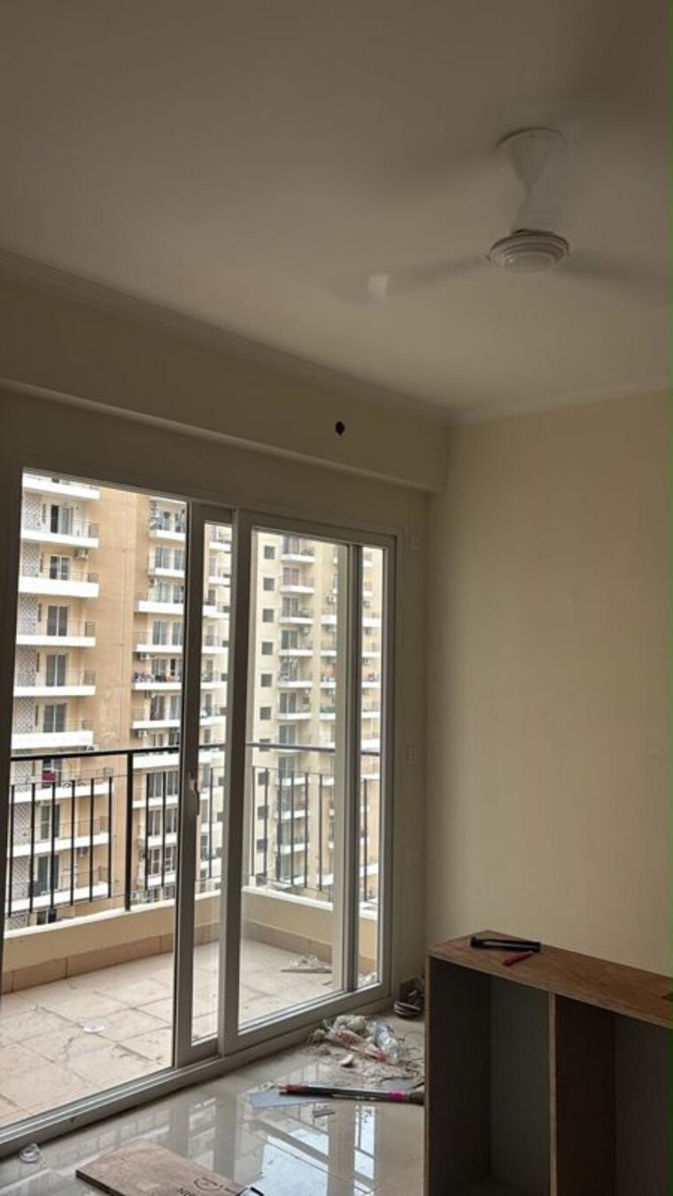 Room, sector 76 3 Bedroom 1700 Sq.Ft. Apartment In Sector 76 Noida 10697832