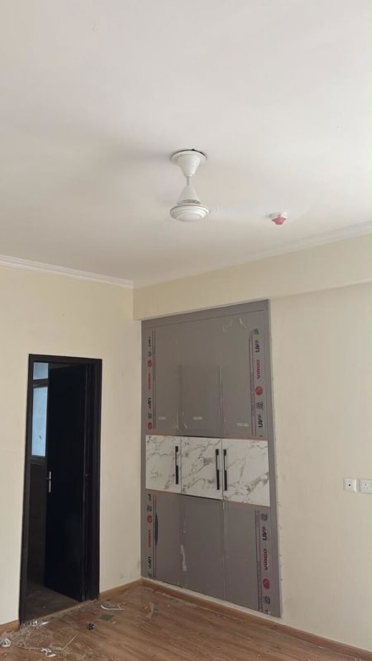 Room, sector 76 3 Bedroom 1700 Sq.Ft. Apartment In Sector 76 Noida 10697832