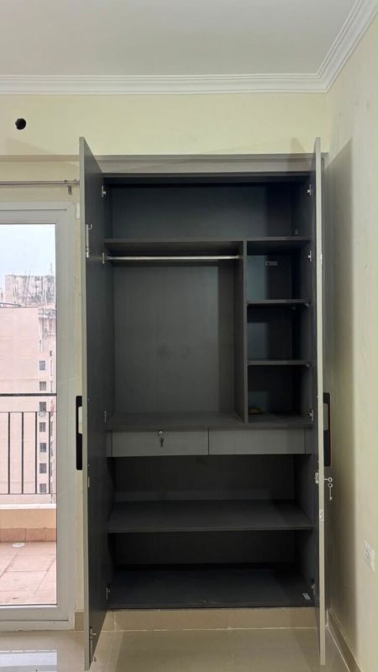 Room, sector 76 3 Bedroom 1700 Sq.Ft. Apartment In Sector 76 Noida 10697832