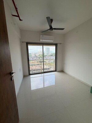 Room in 2 BHK Apartment at Avant Heritage, Jogeshwari East – for Rent