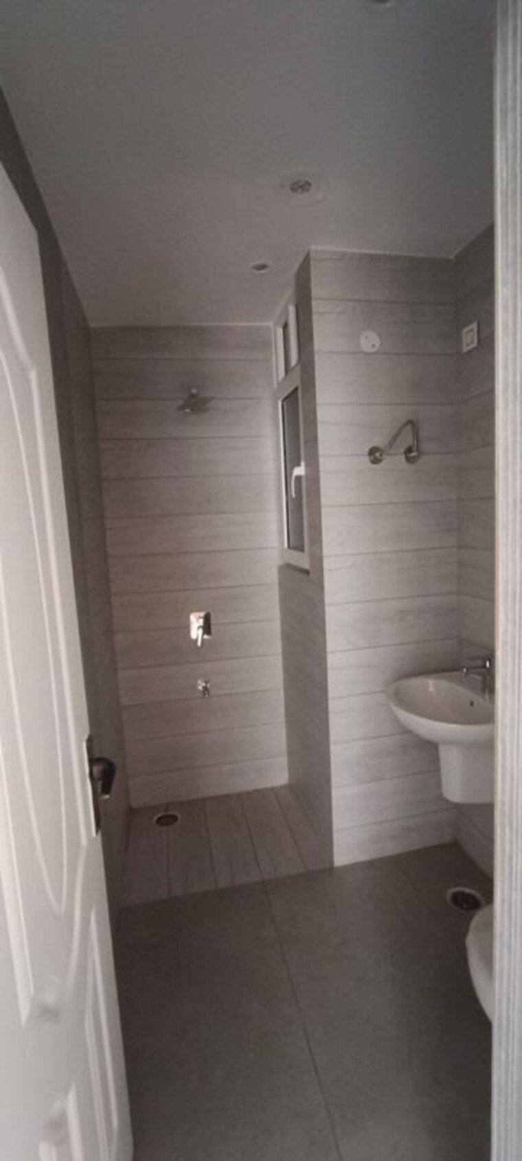 Bathroom, ghb-splande 3 Bedroom 1750 Sq.Ft. Apartment In Patiala Road Zirakpur 10697829