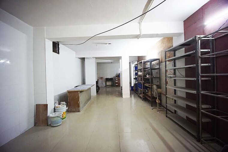  Parking, ambawadi Commercial Shop 1632 Sq.Ft. In Ambawadi Ahmedabad 10697852