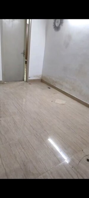 Room in 2 BHK Apartment at Migsun Roof, Raj Nagar Extension – for Rent